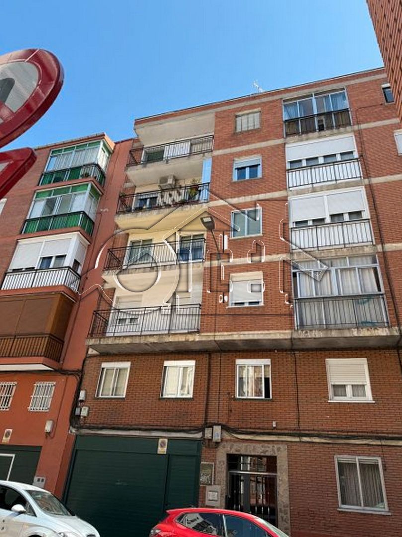 Vista exterior de Piso en venta en Valladolid Capital con Terraza, Balcón y Alarma