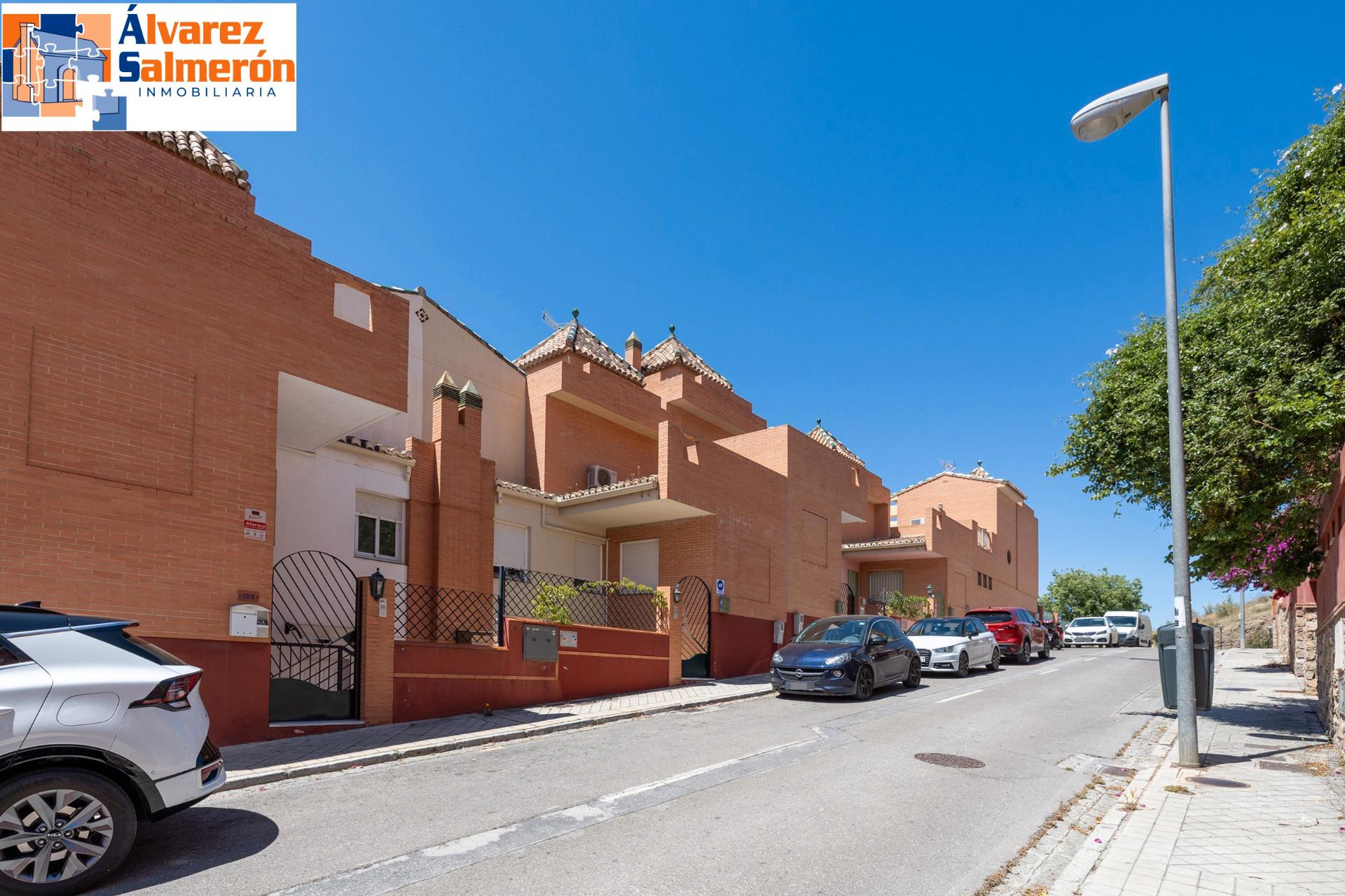 Single-family semi-detached for sale in Calle Sala dos Hermanas, Crta. De la Sierra