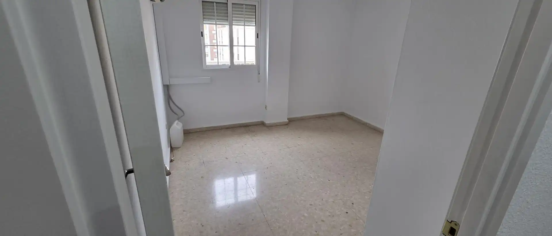 Schlafzimmer von Dachboden zur Miete in Málaga mit Klimaanlage, Terrasse und Balkon