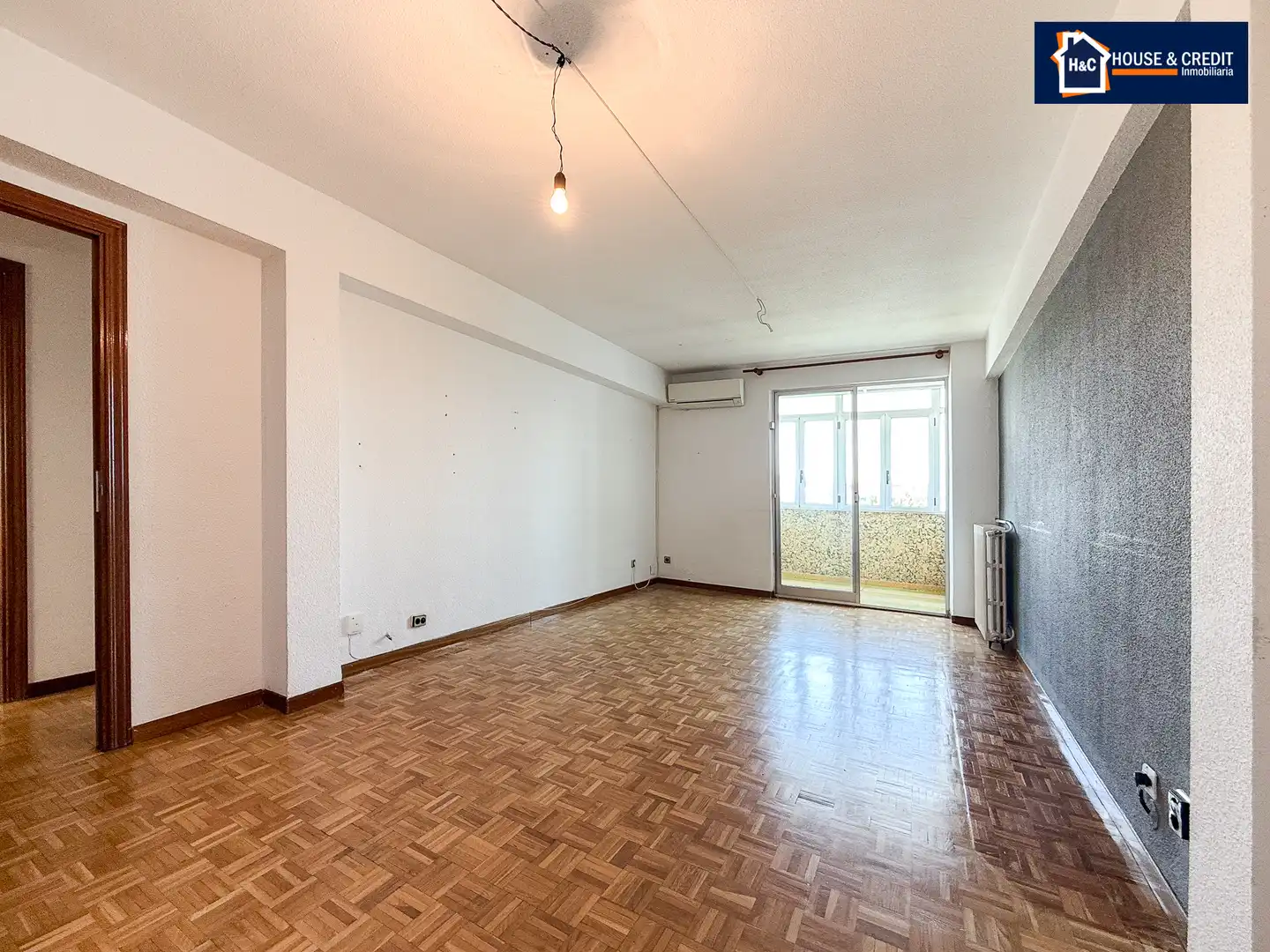 Living room of Flat for rent in Madrid  with Air Conditioner, Heating and Parquet flooring