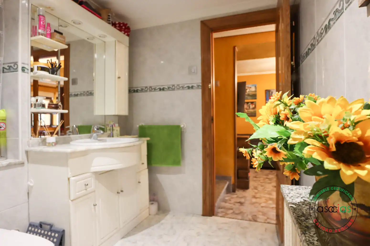 Bany de Casa o xalet en venda en Oviedo  amb Calefacció, Jardí privat i Parquet
