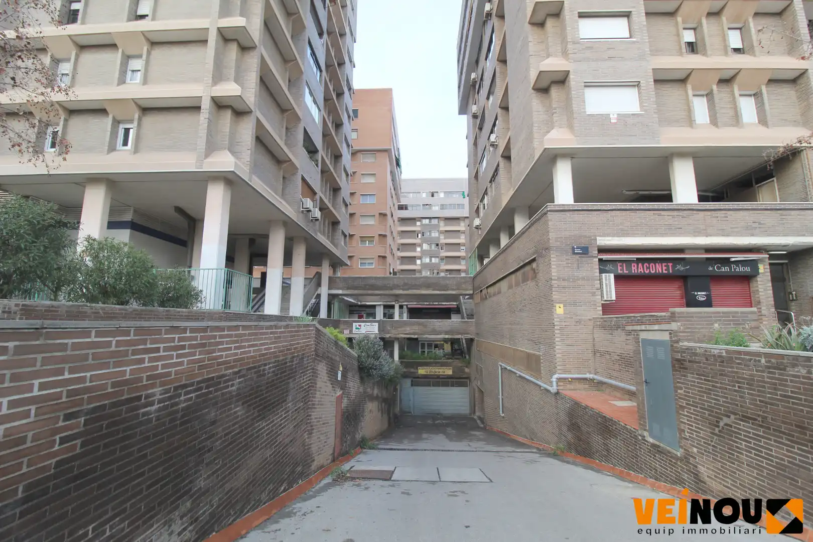 Aparcament de Pis en venda en Esplugues de Llobregat amb Calefacció, Parquet i Balcó