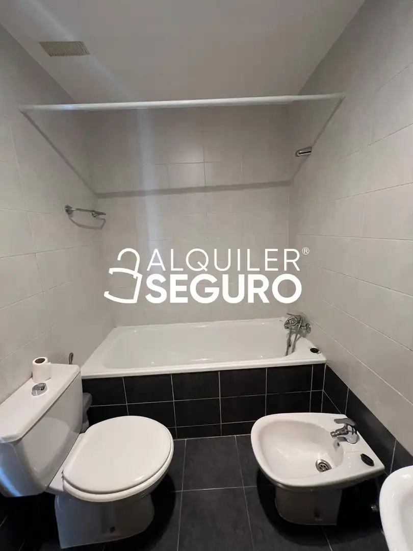 Bathroom of Flat for rent in San Sebastián de los Reyes  with Air Conditioner, Heating and Terrace