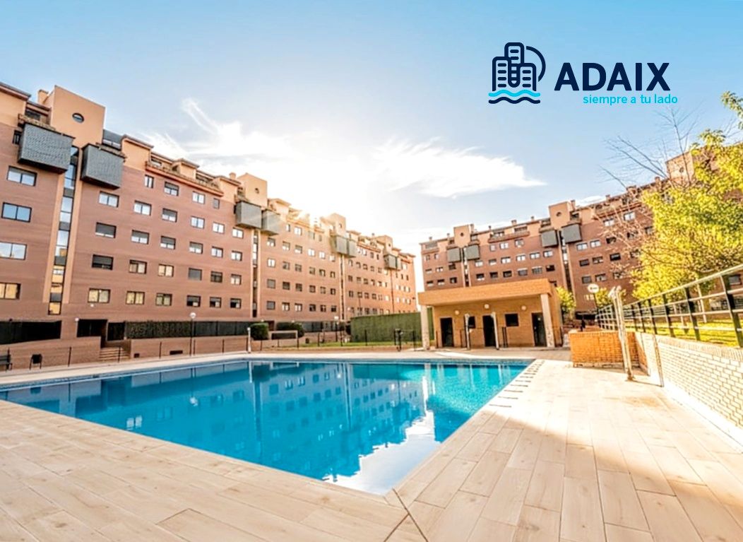 Piscina de Dúplex en venta en Alcorcón con Aire acondicionado, Trastero y Horno