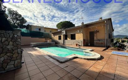 Swimming pool of House or chalet for sale in Tordera  with Air Conditioner, Terrace and Swimming Pool