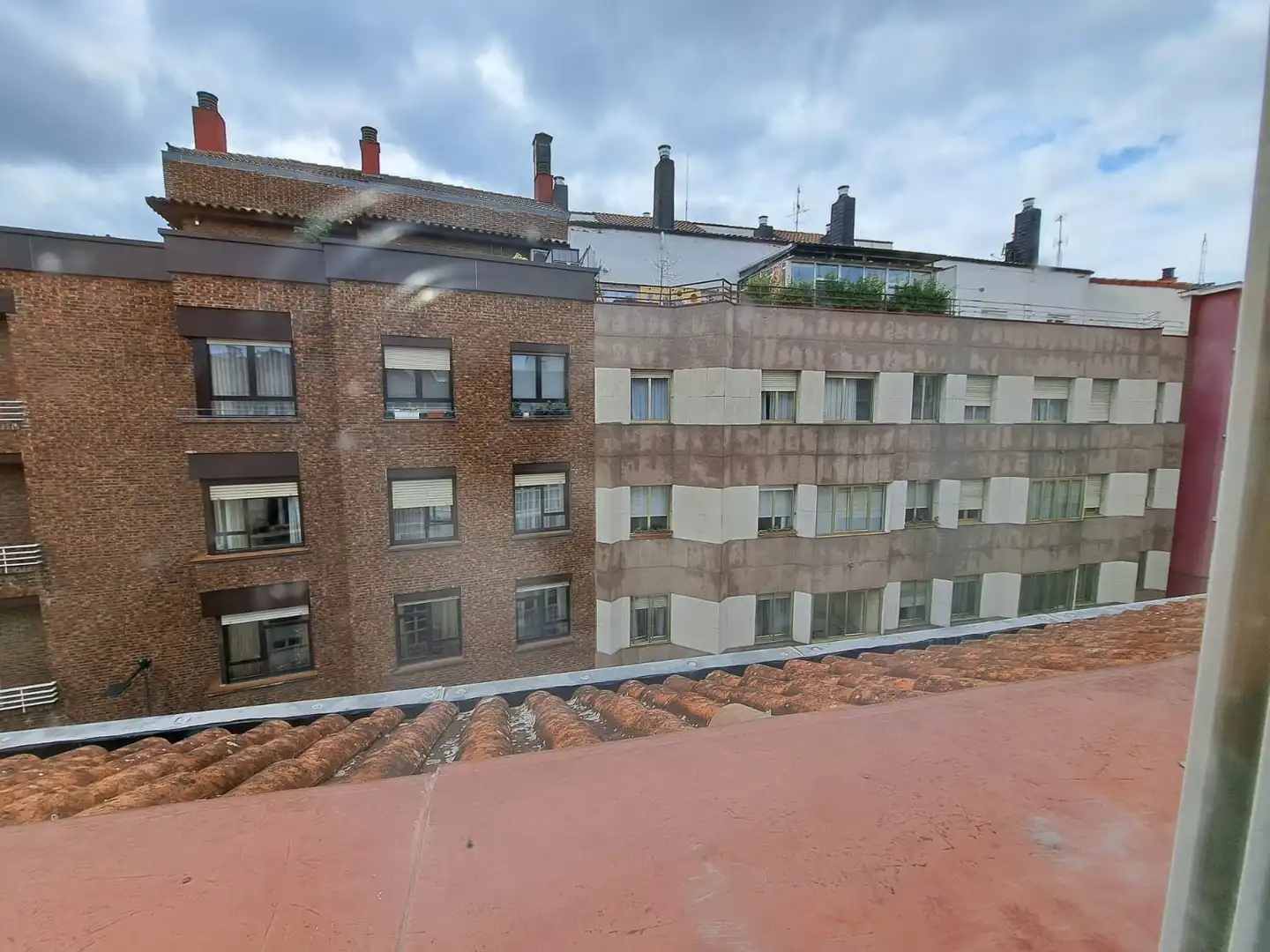 Vista exterior de Apartamento en venta en Vitoria - Gasteiz con Calefacción, Trastero y Amueblado