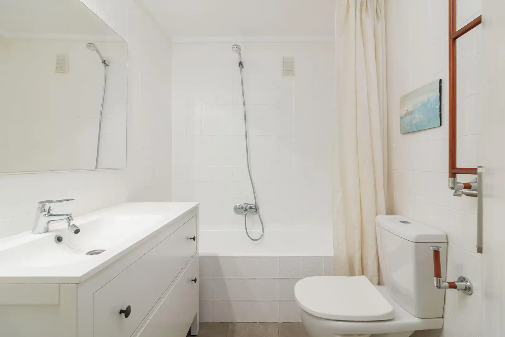 Badezimmer von Wohnung zum Verkauf in Figueres mit Heizung, Parkett und Terrasse