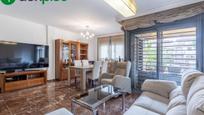 Sala d'estar de Casa adosada en venda en Armilla amb Calefacció, Terrassa i Balcó