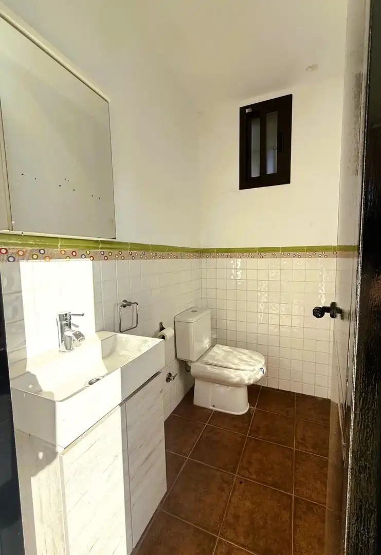 Bany de Casa o xalet en venda en La Rinconada amb Aire condicionat, Jardí privat i Piscina