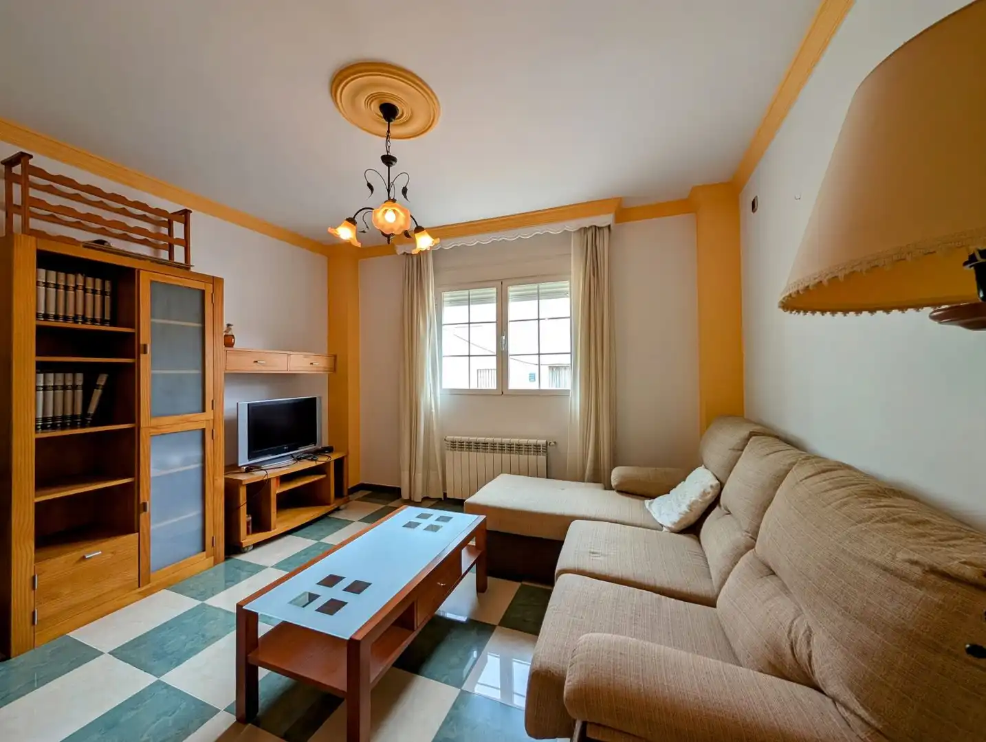 Sala d'estar de Casa o xalet en venda en Loja amb Aire condicionat, Calefacció i Terrassa