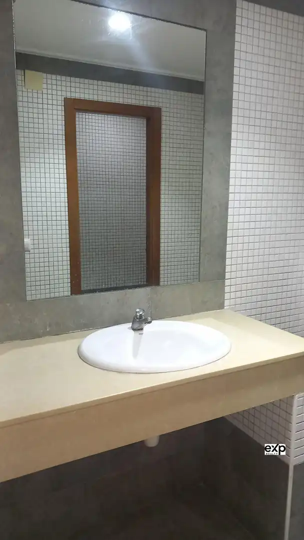 Baño de Local en venta en Rascanya