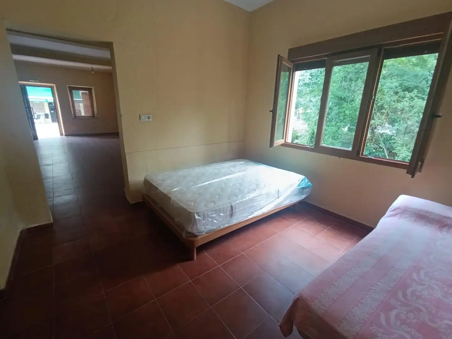 Schlafzimmer von Erdgeschoss zum Verkauf in Teverga mit Privatgarten
