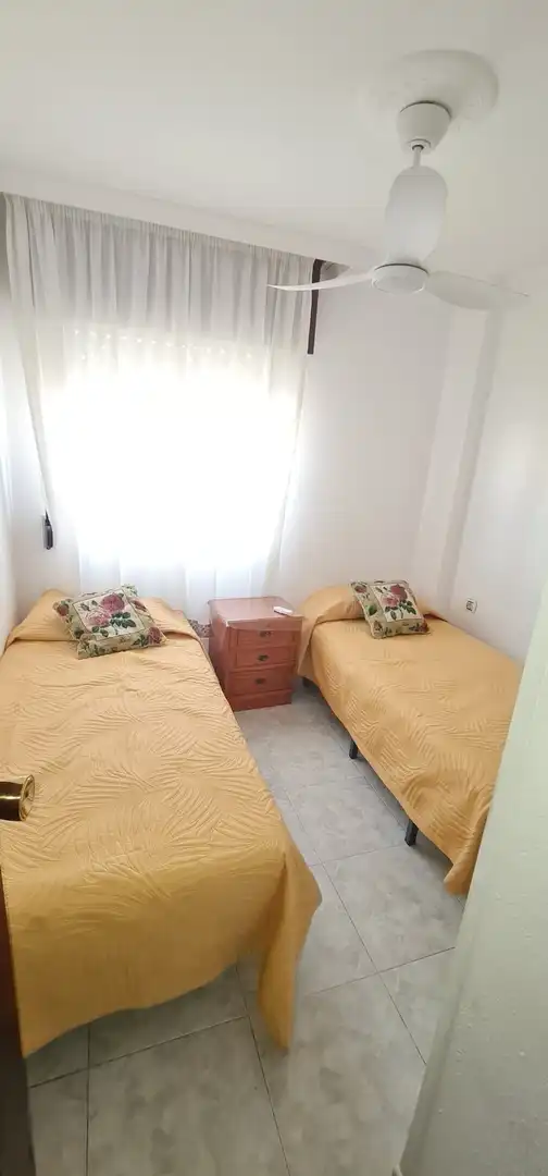 Habitación de Apartamento de alquiler en Arona con Amueblado y Piscina comunitaria