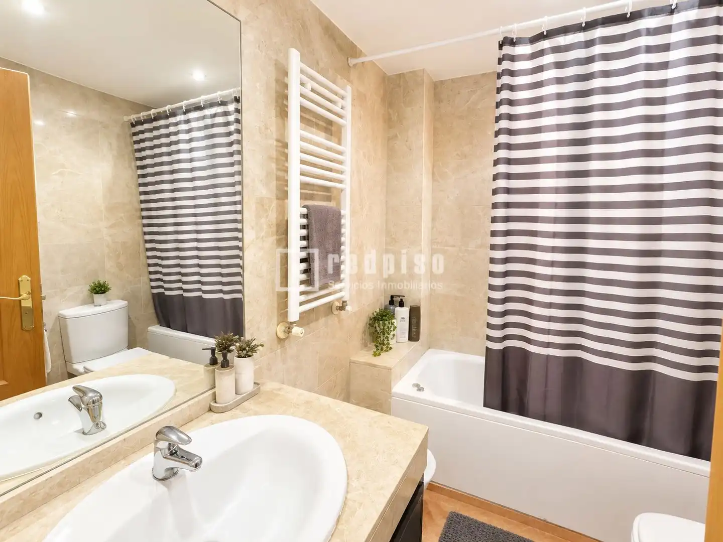 Bathroom of Flat for sale in Valdemoro  with Air Conditioner, Heating and Private garden