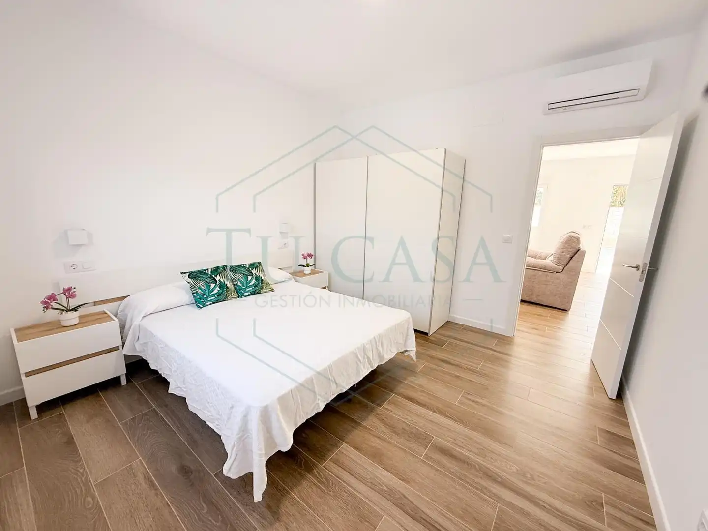 Habitación de Apartamento de alquiler en Chiclana de la Frontera con Aire acondicionado y Amueblado