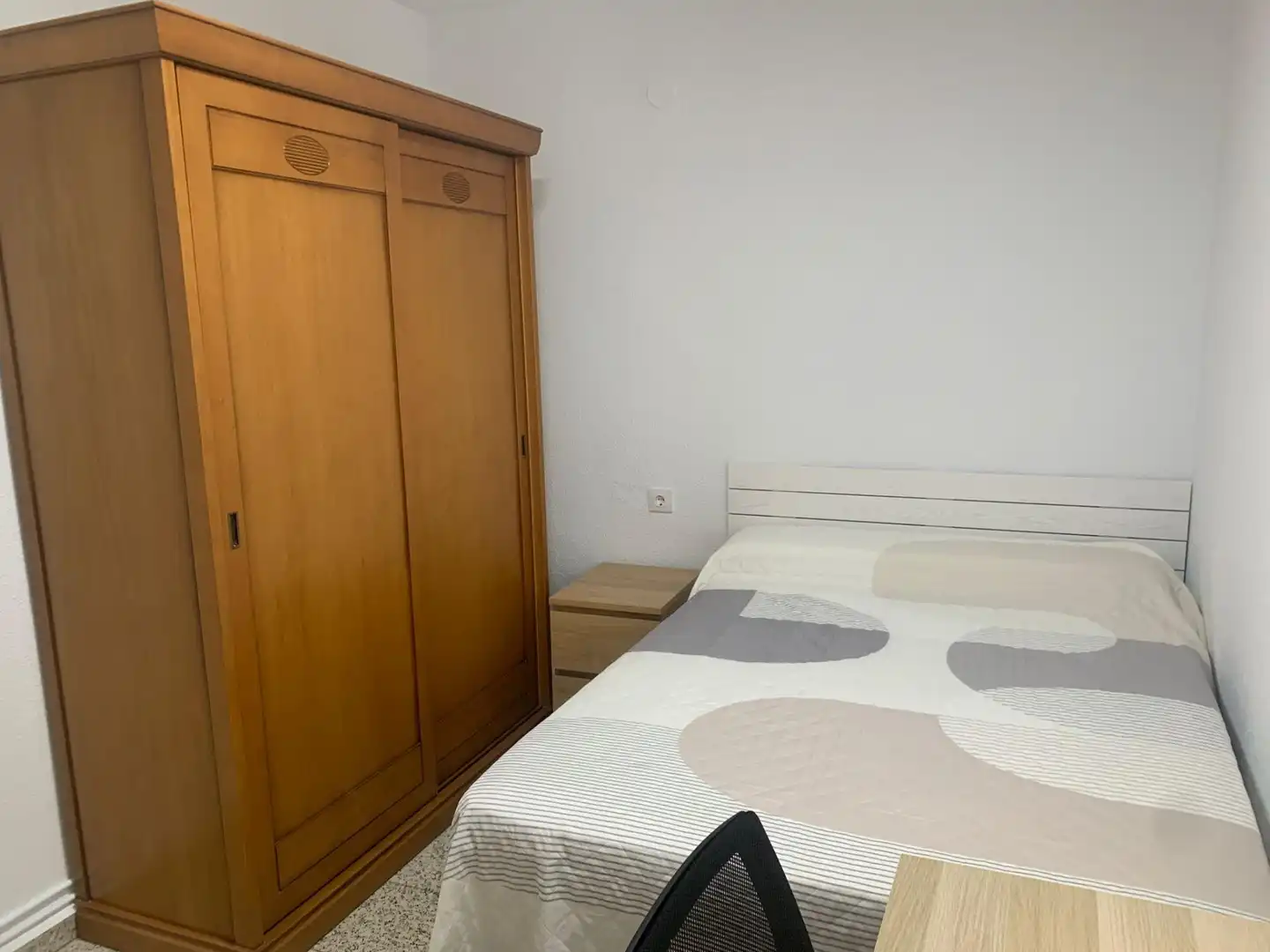 Dormitori de Pis de lloguer en Plasencia amb Aire condicionat, Calefacció i Terrassa