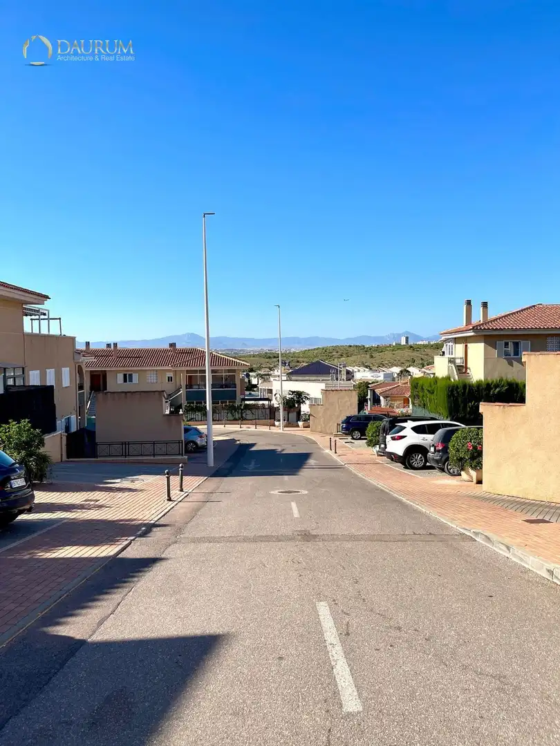 Vista exterior de Àtic en venda en Santa Pola amb Aire condicionat, Calefacció i Terrassa