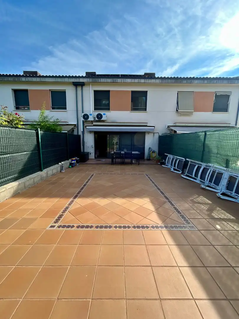 Maison mitoyenne avec balcon à vendre à Masquefa