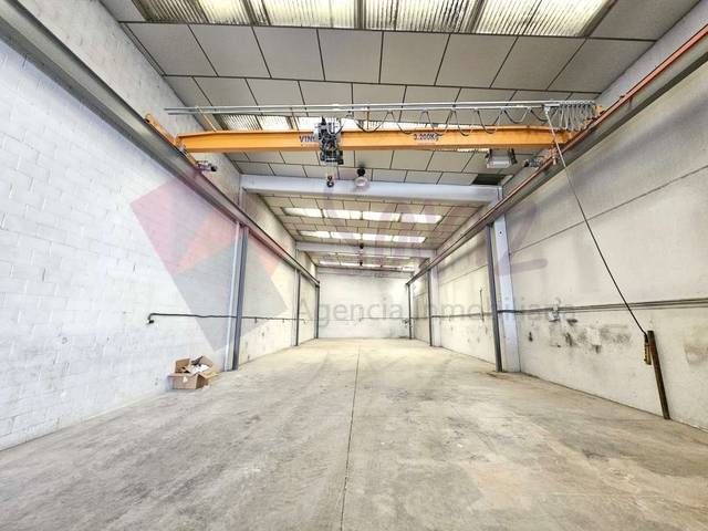 Nave industrial en Alquiler en Calle Río Alhama en Arrúbal