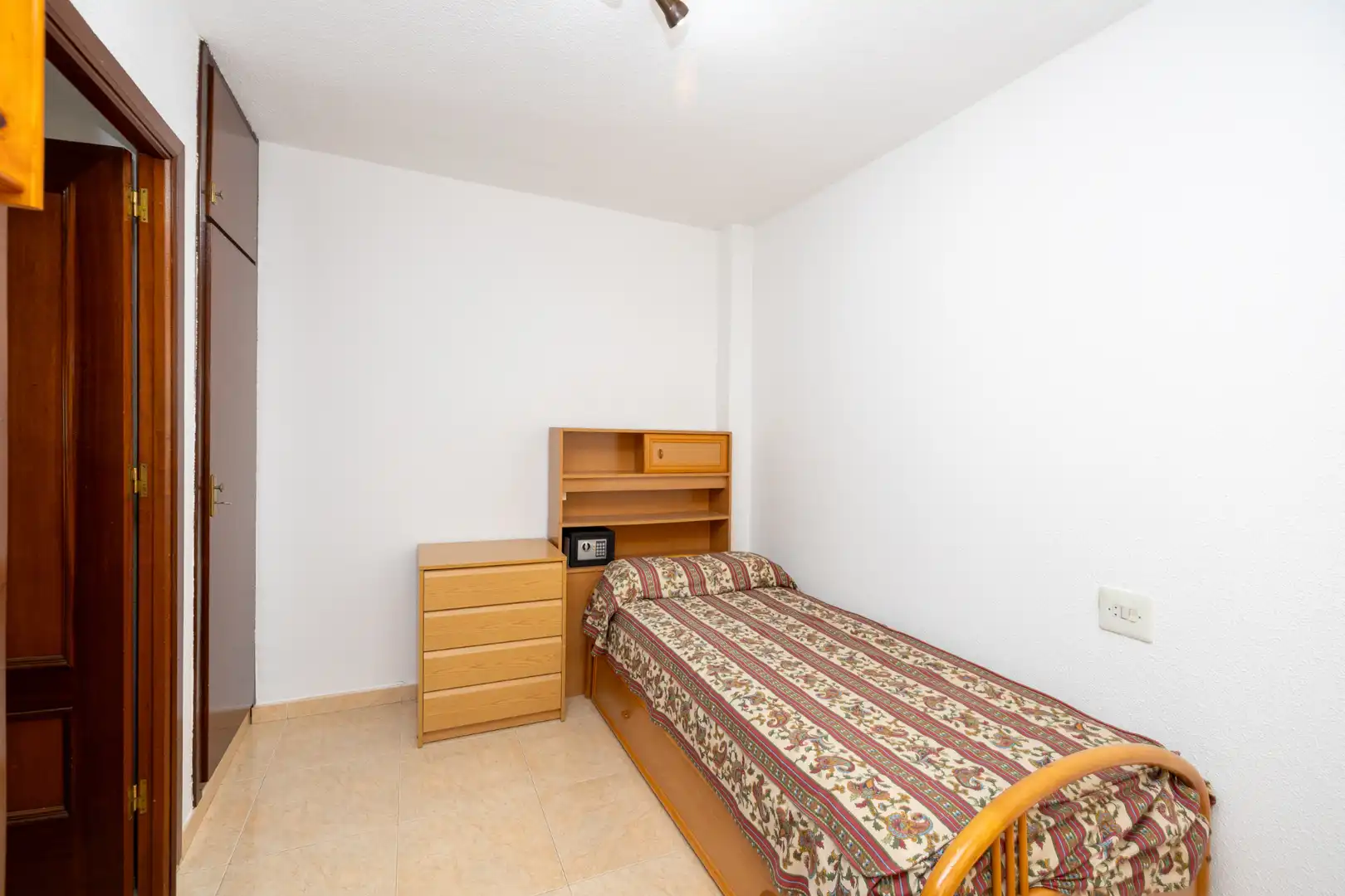 Habitación de Piso de alquiler en Granada con Aire acondicionado, Calefacción y Terraza