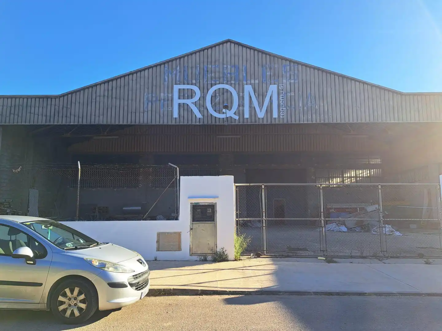 Vista exterior de Nave industrial en venta en Requena