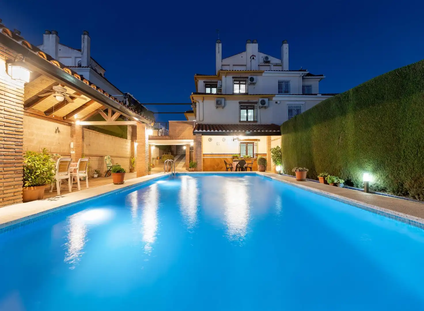 Piscina de Casa adosada en venda en Peligros amb Aire condicionat, Jardí privat i Terrassa