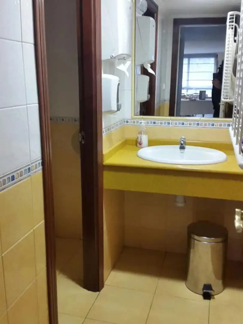 Bany de Local de lloguer en Avilés