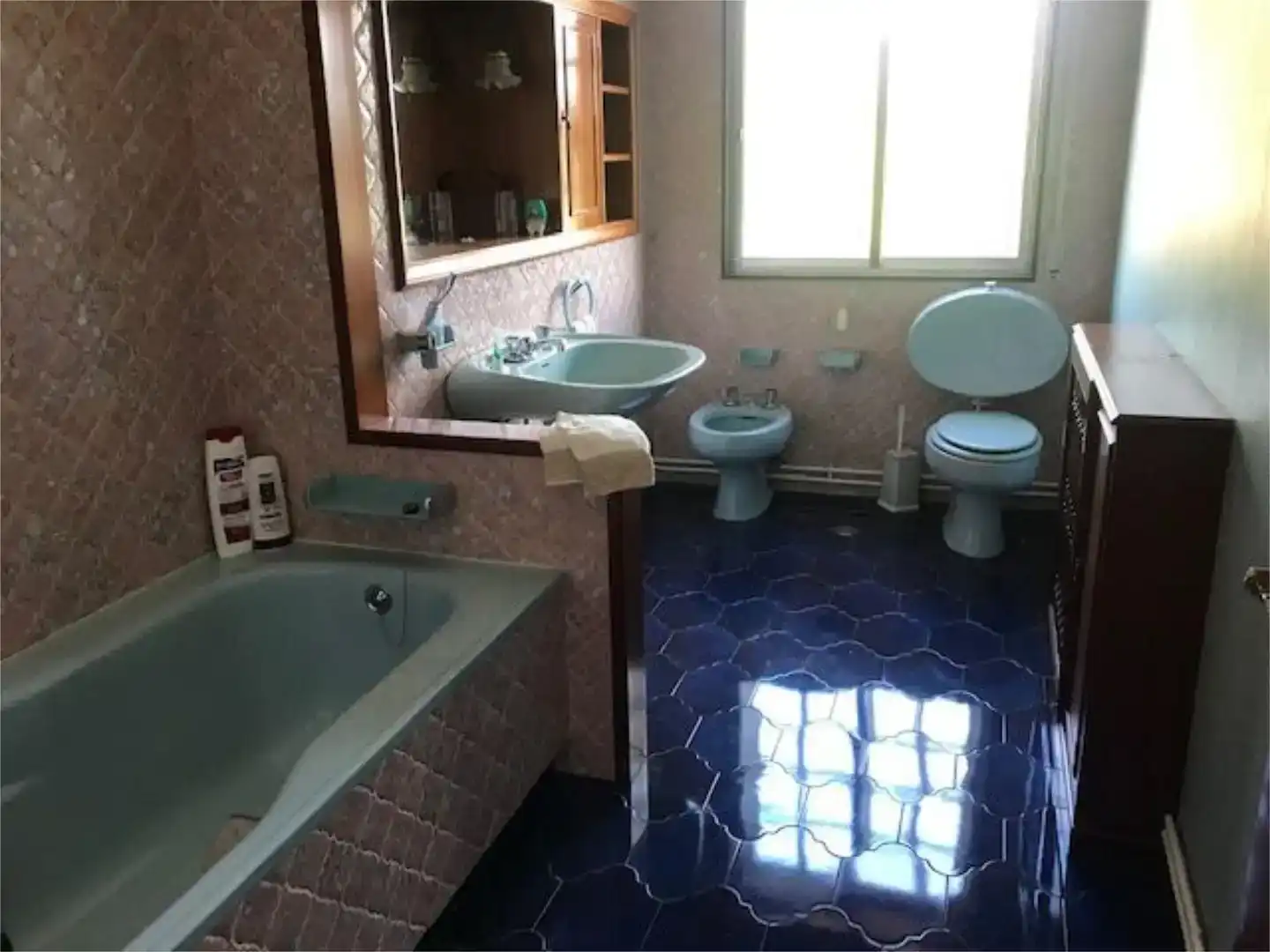 Baño de Casa o chalet de alquiler en Cabanas con Jardín privado, Parquet y Piscina
