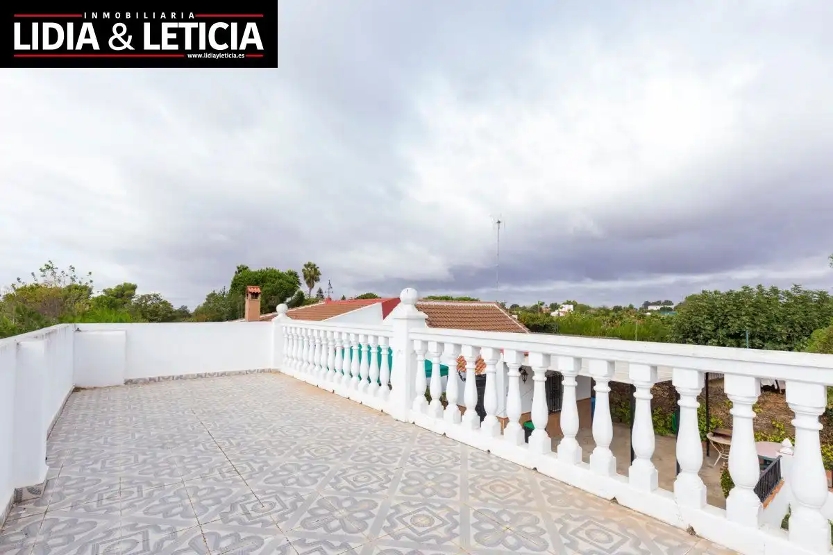 Vista exterior de Casa o chalet en venta en Alcalá de Guadaira con Aire acondicionado, Calefacción y Jardín privado