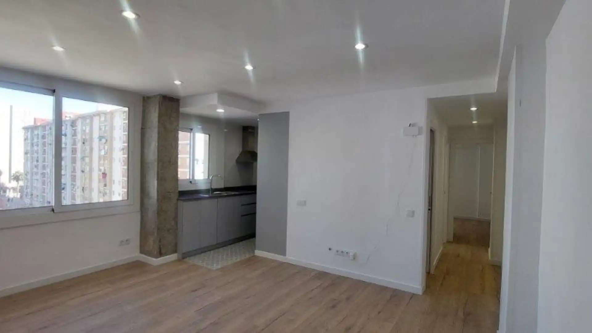 Cocina de Piso en venta en Cornellà de Llobregat con Aire acondicionado, Calefacción y Parquet