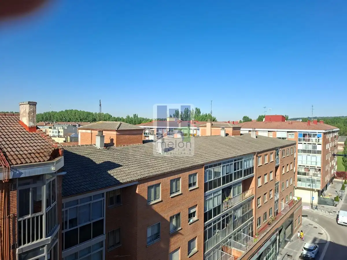 Vista exterior de Piso en venta en Burgos con Trastero