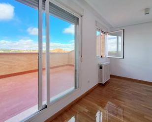 Attic to rent in Via Lactea,  Madrid Capital