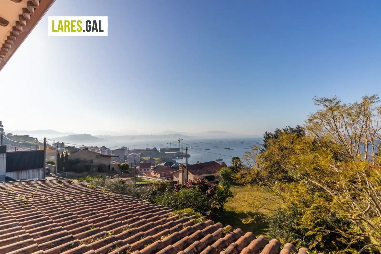Vista exterior de Casa o xalet de lloguer en Moaña amb Calefacció, Terrassa i Moblat
