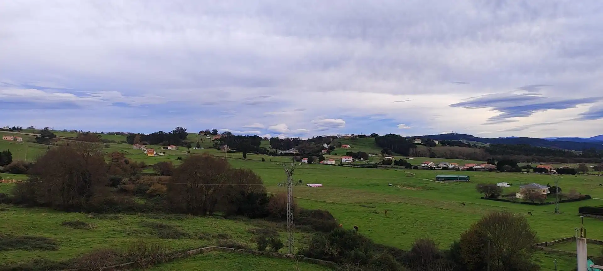 Vista exterior de Ático en venta en Miengo con Calefacción, Trastero y Balcón