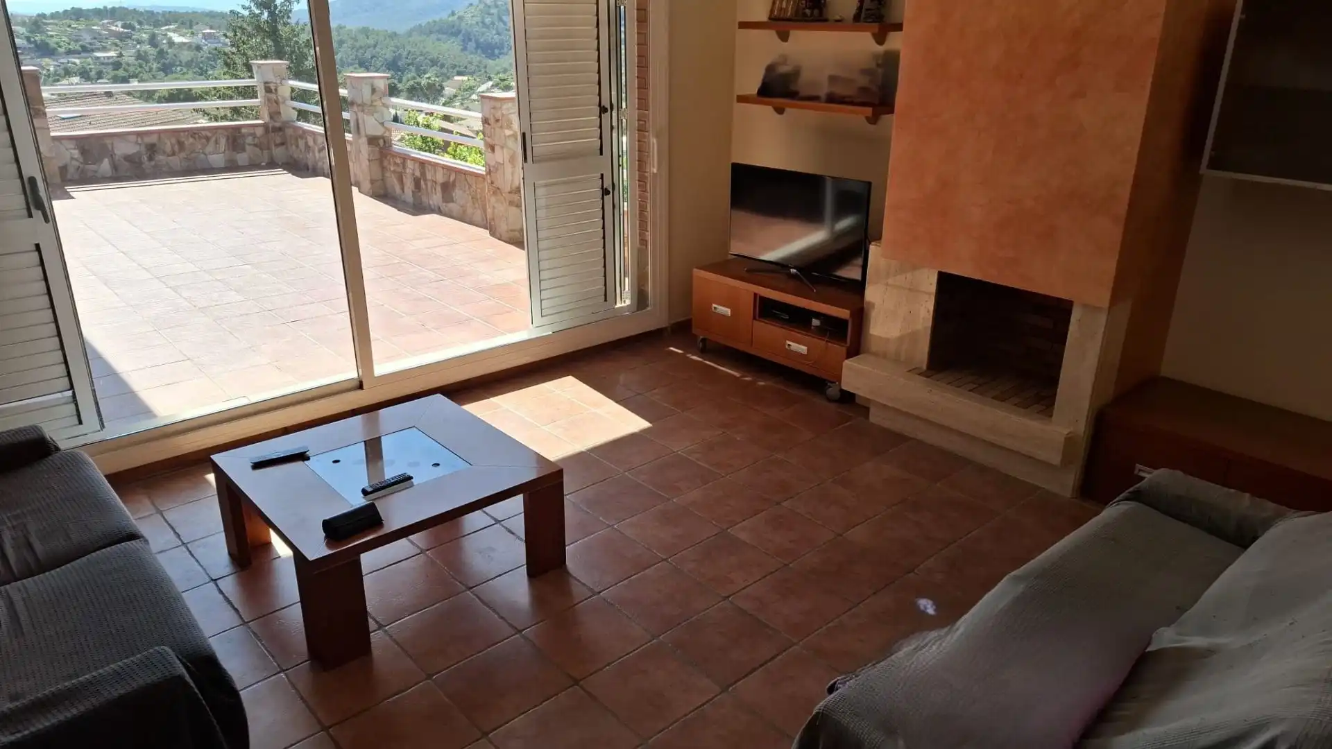 Sala de estar de Casa o chalet en venta en Olesa de Bonesvalls con Calefacción, Terraza y Trastero