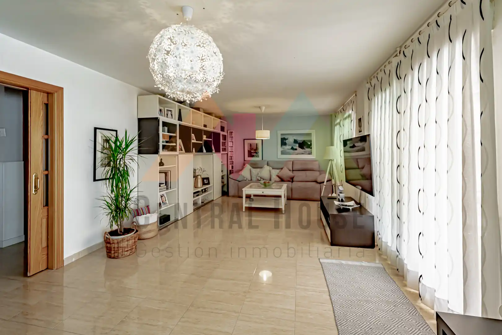 Sala de estar de Casa adosada en venta en Guadalajara con Aire acondicionado, Calefacción y Jardín privado
