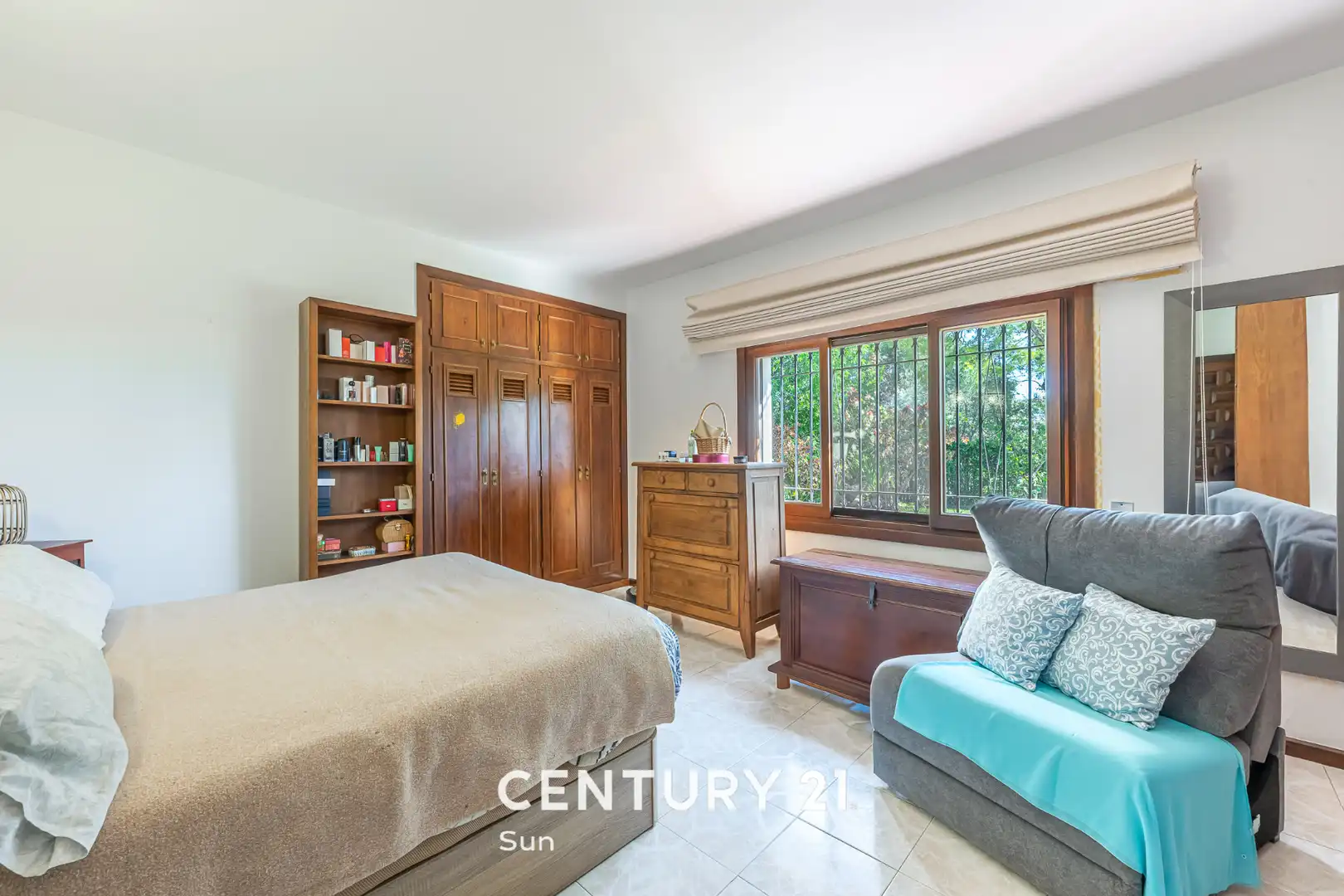 Schlafzimmer von Country house zum Verkauf in Marbella mit Privatgarten und Balkon