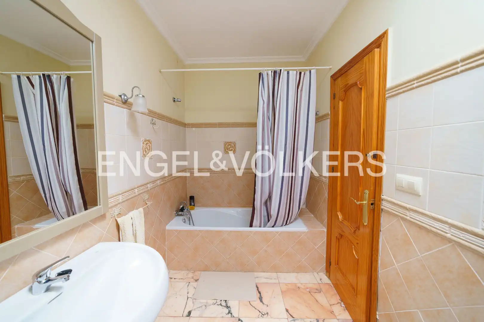 Bathroom of Houses for sale in Puerto Real  with Heating, Private garden and Terrace
