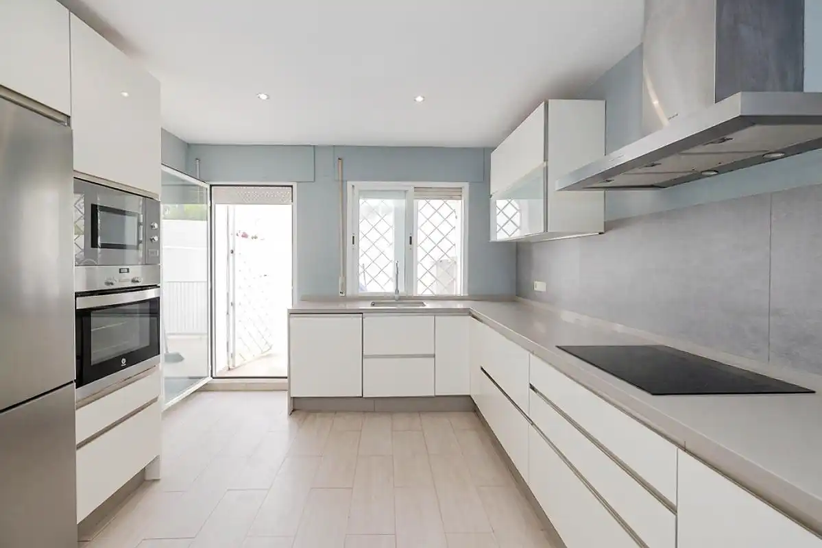 Cuina de Dúplex en venda en Marbella amb Aire condicionat, Calefacció i Terrassa