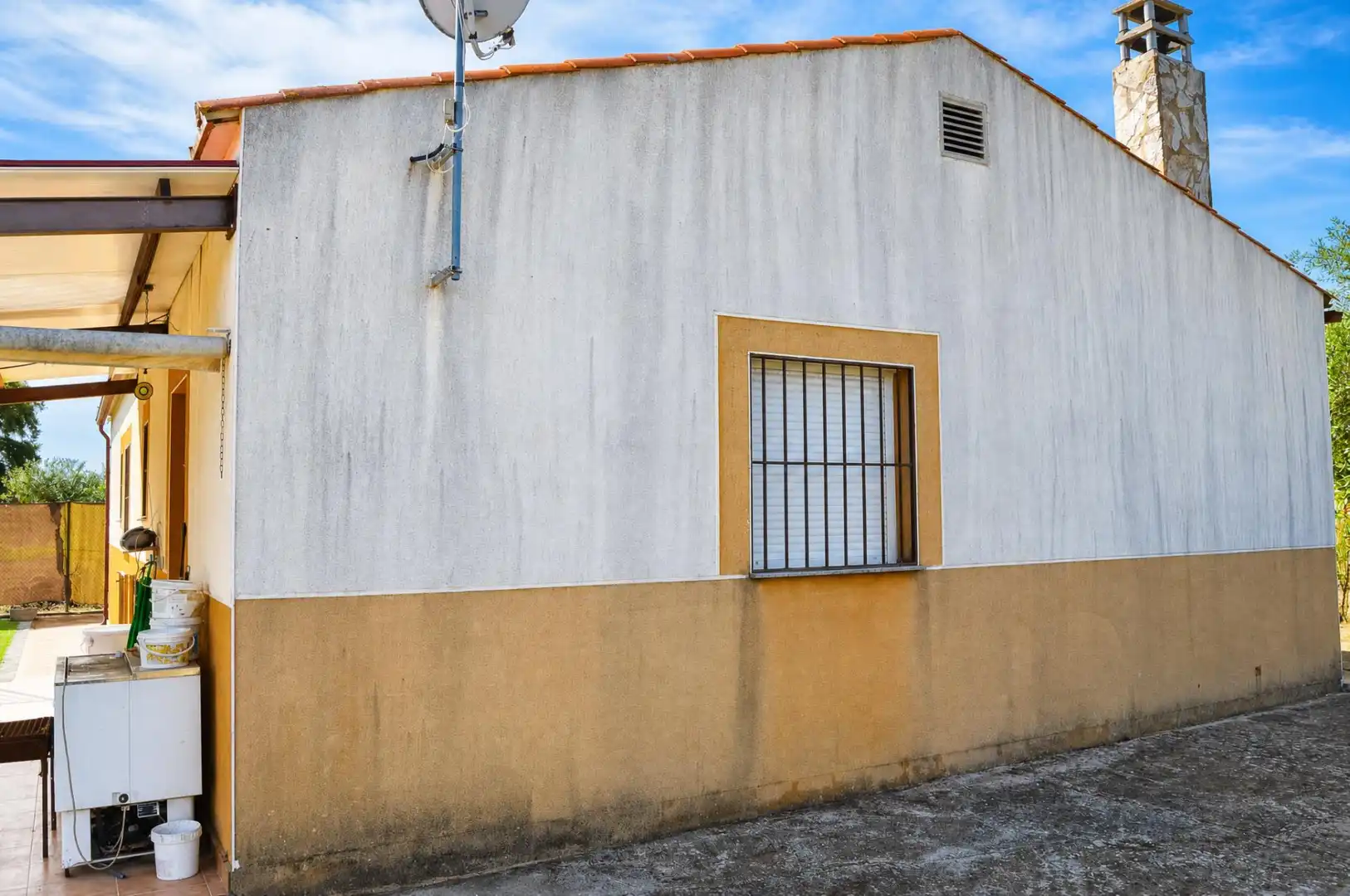 Exterior view of Country homes for sale in Alcuéscar  with Storage room and Swimming Pool