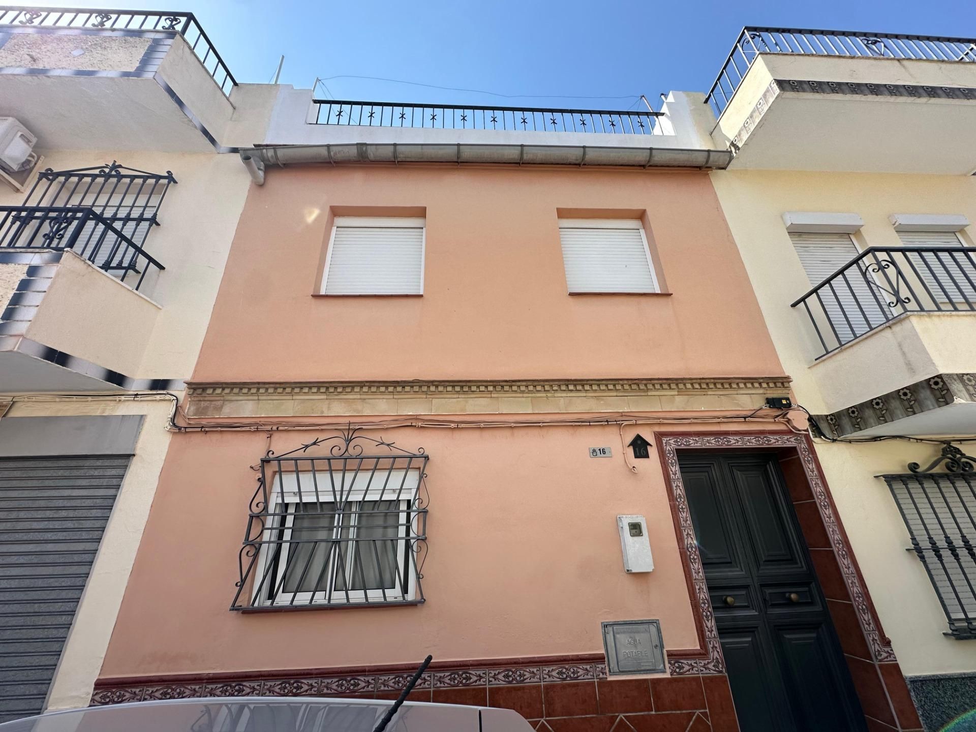 Exterior view of House or chalet for sale in Morón de la Frontera