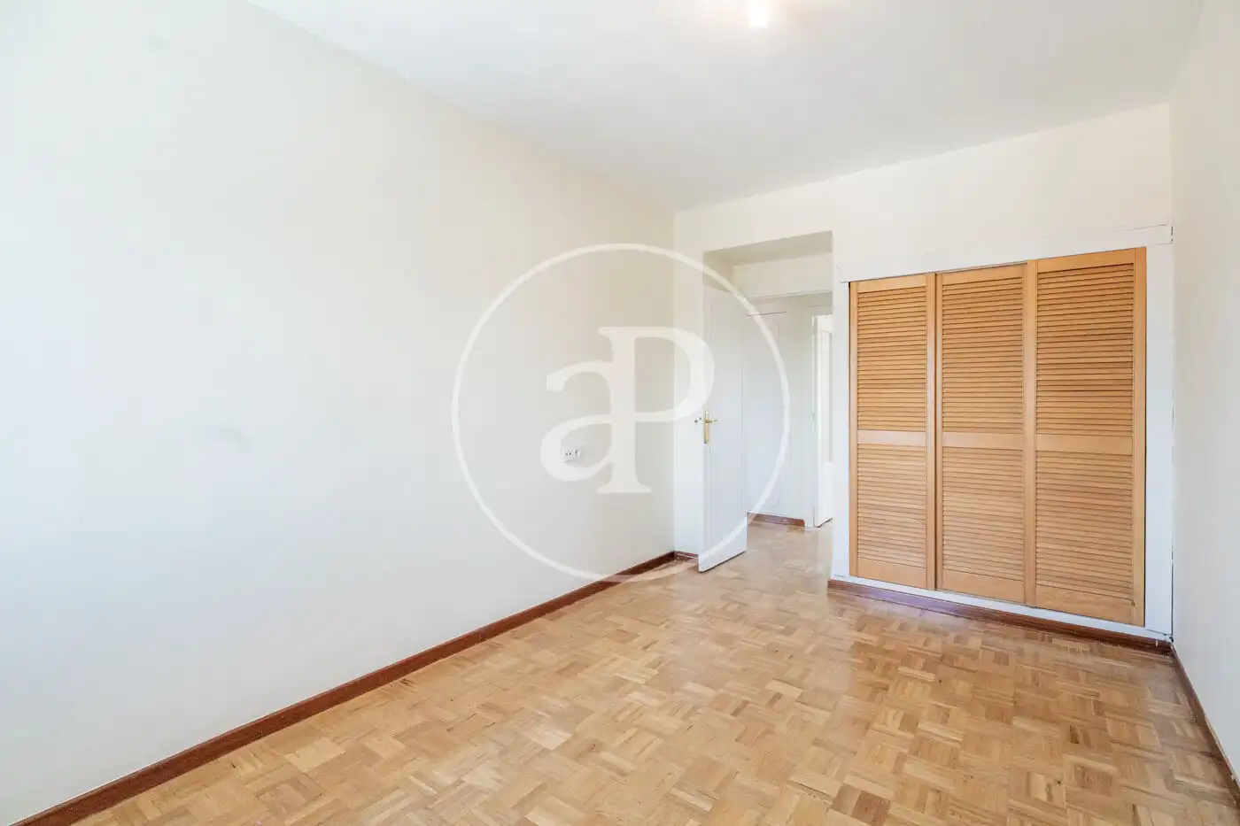 Bedroom of Attic for sale in Madrid  with Air Conditioner, Heating and Private garden