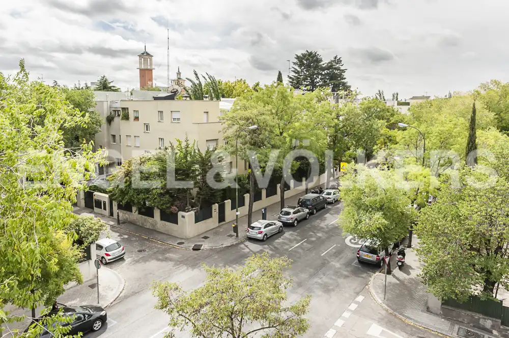 Außenansicht von Wohnung zur Miete in Madrid mit Klimaanlage, Heizung und Parkett