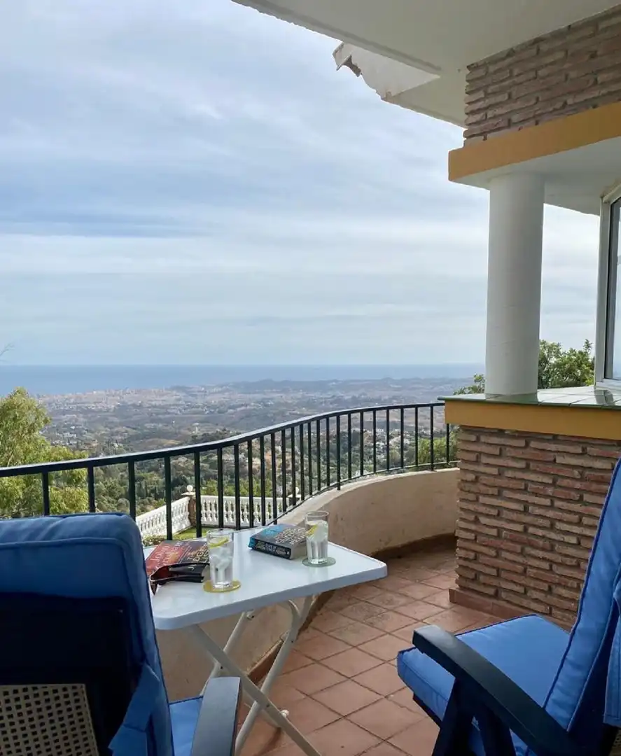 Vista exterior de Casa o xalet en venda en Mijas amb Piscina