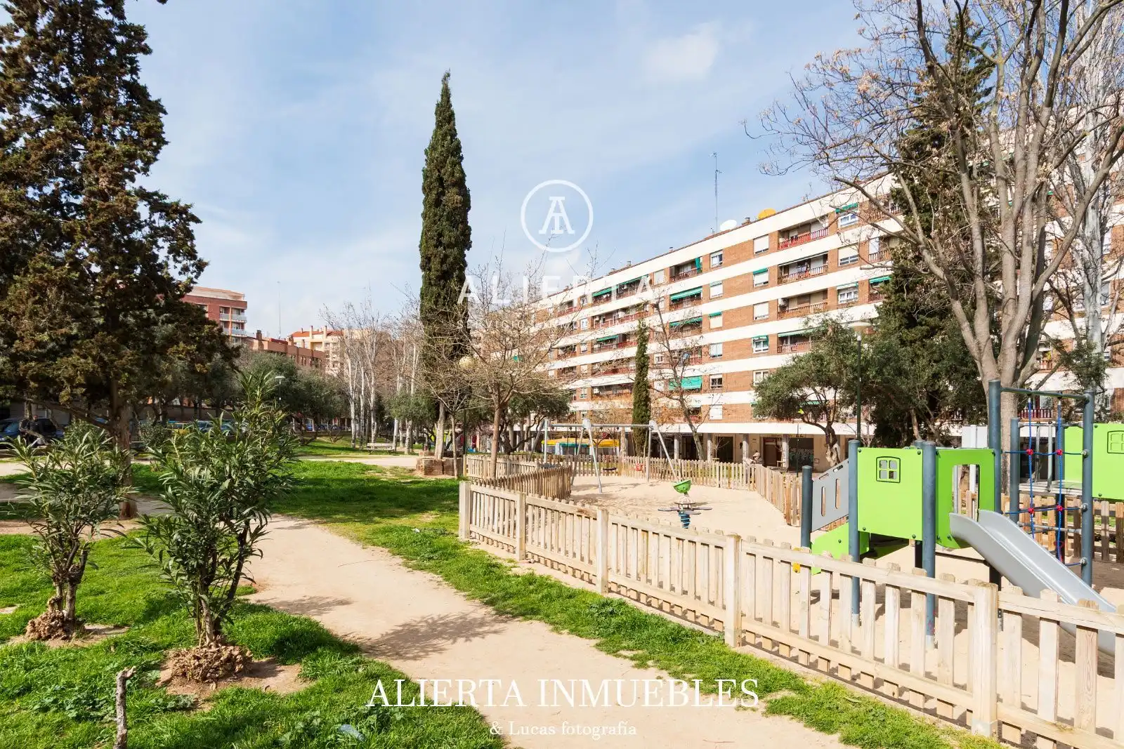 Exterior view of Flat for sale in Zaragoza  with Heating, Terrace and Swimming Pool