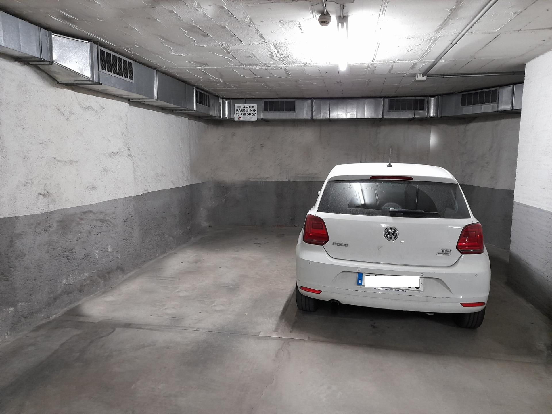 Garage to rent in Centre