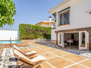 Villa con piscina in vendita a La Zubia Ciudad