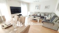 Sala d'estar de Casa o xalet en venda en Fuenlabrada amb Aire condicionat, Terrassa i Balcó