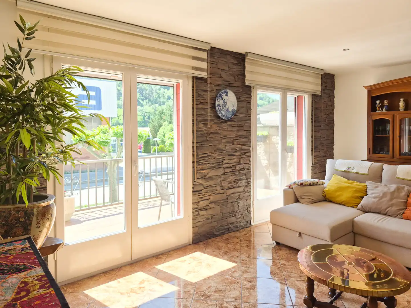 Sala d'estar de Casa adosada en venda en Ripoll amb Calefacció, Jardí privat i Terrassa