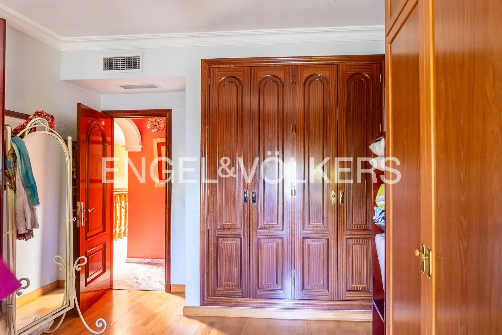 Houses for sale in Sevilla  with Air Conditioner, Heating and Private garden